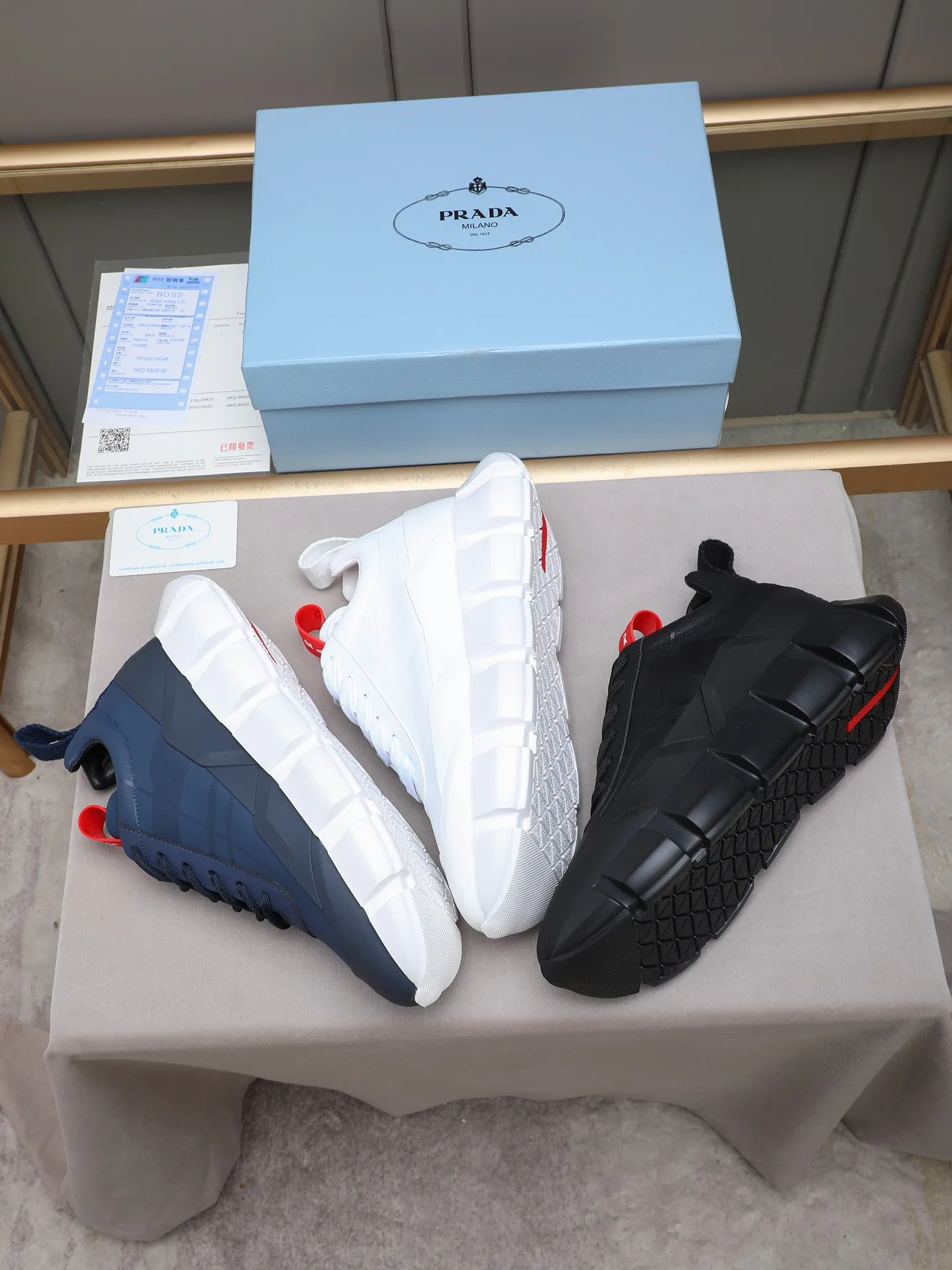 Men's shoes 💰500 PRADA/Prada men's lace-up casual sports shoes, the upper is made of imported first-layer calfskin, soft, comfortable and breathable ➕ washed sheepskin! The tongue is decorated with the PRADA brand letter logo. The rubber thick sole echoes the red label tongue. The style is fashionable and elegant. The details are carefully crafted. A casual sports shoe with a super western style and excellent breathability!  Size: 38-44 (45 46 customized)